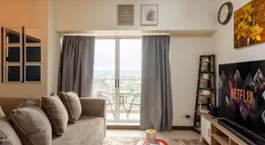 Family-Ready Skyline Retreat near BGC with Free Parking - Image 2