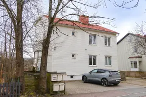 6 Beds • For Workers • 3BR • Parking • Near Volvo - Image 3