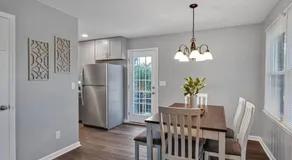 Downtown Gem, 2 Kings, 1 Queen, Newly Renovated - Image 5