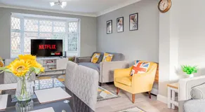 Stunning Place, close to Windsor & Heathrow & Private Parking - Image 2