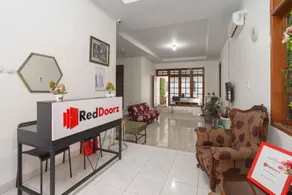 RedDoorz Syariah near Exit Toll Jatiwarna 2 - Image 3