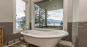 The Lodge on Harrison Lake - Image 3