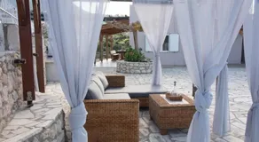 Villa Pateo in Plaka -BY APOKORONAS VILLAS - Image 5