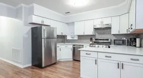 Beautiful Remodeled Penthouse Unit in Old Town - Image 4