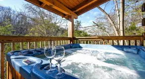 Beautiful 2 Bed Cabin with Hot Tub and Resort Pool - Image 3