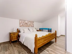 Torine - Capacious Holiday Home in Neorić with Heated Swimming Pool  - Image 4