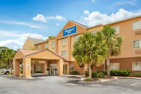 Sleep Inn & Suites - Image 5