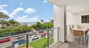 Beach Front Bliss - Luxurious 3 Bedroom Beachfront Apartment in Maroochydore - Image 5