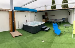 Rural getaway ideal for outdoor activities with jacuzzi - Image 3