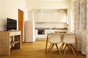 B87 - Windmill 2 Bed Apartment in Odiaxere - Image 2