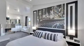 Mid Century Modern Retreat in Old Town Scottsdale - Image 2