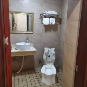 Jinghua Business Hotel - Image 2