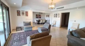Luxury 5 Rooms villa in Marassi - Image 2