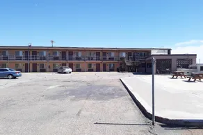 OYO Hotel Kings at Clovis - Image 4