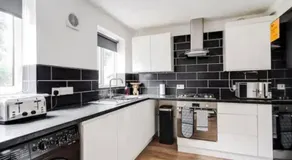 New build house near Trafford Centre with drive - Image 4