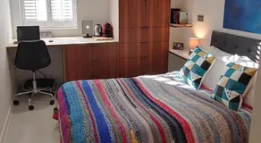 Comfortable Room With Ensuite - Image 3