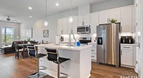 Walk to BBQ and Dog Park 2BR2BA Gym Workspace and WiFi by AustinVacay - Image 2