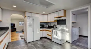 Little Blue Bungalow on Boise's Bench, Pet Friendly, Fully Fenced yard with doggie door! 2 miles from BSU, 5 minutes from Downtown Boise, Desk and workstation for remote workers, 2 TV's large walk-in closet, Good for mid-term stays - Image 5