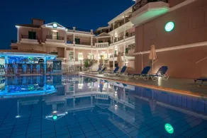 Alamis Hotel & Apartments - Image 4