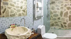 Chateau White Flags შატო თეთრი ბაირაღები - Image 2