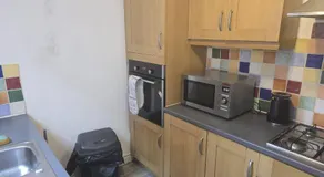 Cosy 2-Bed House - Sleeps 5 Garden & Pet-Friendly - Image 2
