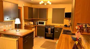 Cozy Twin Room Easy City Access Free Parking - Image 2