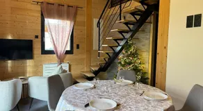 Chalet 4-6 personnes proche Lac de Chalain avec terrasse - Image 3