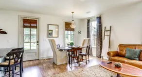 Large Yard: 'Pascagoula Peach' Home in Baton Rouge - Image 3