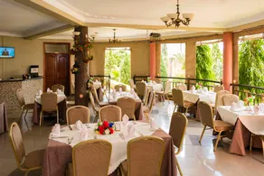 Sapphire Hotel - Image 2