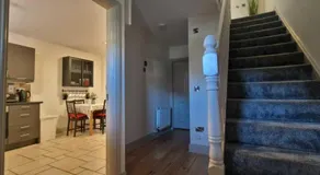 Refurbed Modern & Stylish 3BD - Garden Pets OK - Image 3