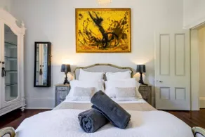 Sanctuary at The Rocks - Close to Harbour Bridge - Image 2