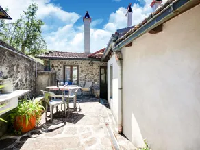 Farmhouse in Italy with Private Terrace - Image 1
