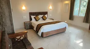 The Cozy Clouds Hill Stay - Image 2