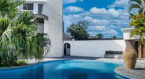Contemporary Private Studio with Pool and Kitchen - Image 3