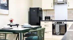 Cosy home for families and contractors - Image 4