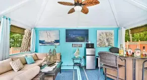 Cheerful 5-bedroom resort with heated pool - Image 2