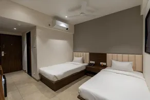 The Living Hub Business Hotel, Kolhapur - Image 2