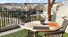 SEAFRONT I Pretty Bay Apartments - Image 2