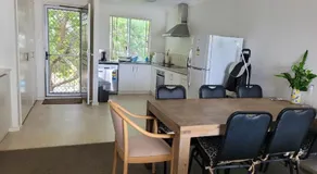Twin or double room in a 2 bedroom apartment - Image 5
