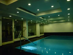 Avalon Courtyard - Image 4
