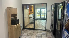 Red Roof Inn Kokomo - Image 3