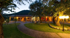 Renata Rooms & Studios - Beachfront, Large Garden & Free Parking - Image 4