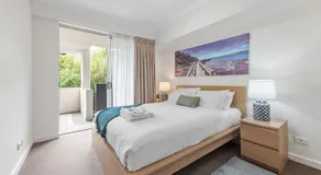 Leafy and Quiet 2BR - Close to Hospital with Parking - Image 2