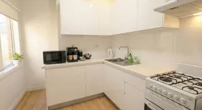 Huge 3Bed House and Backyard & 4 Car Park spaces and Near Parramatta - Image 4