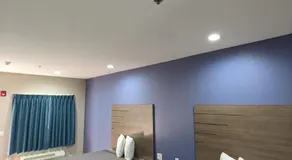 Holiday Inn motel - Image 2