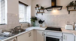 Finnieston 1-Bed - Walk to Hydro & Bars - Sleeps 2 - Image 3