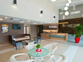 De Spring Hotel - Image 2