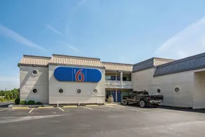 Motel 6 Durham, NC - Image 2