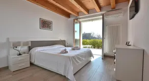 Red Apartment in Marciaga di Costermano - Image 2