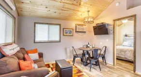 Rustic getaway in the woods - Image 3